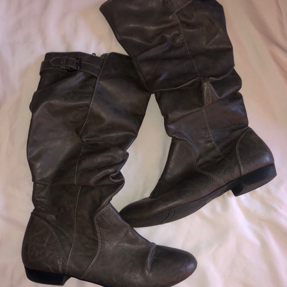 Gray Maurice’s boots size 7